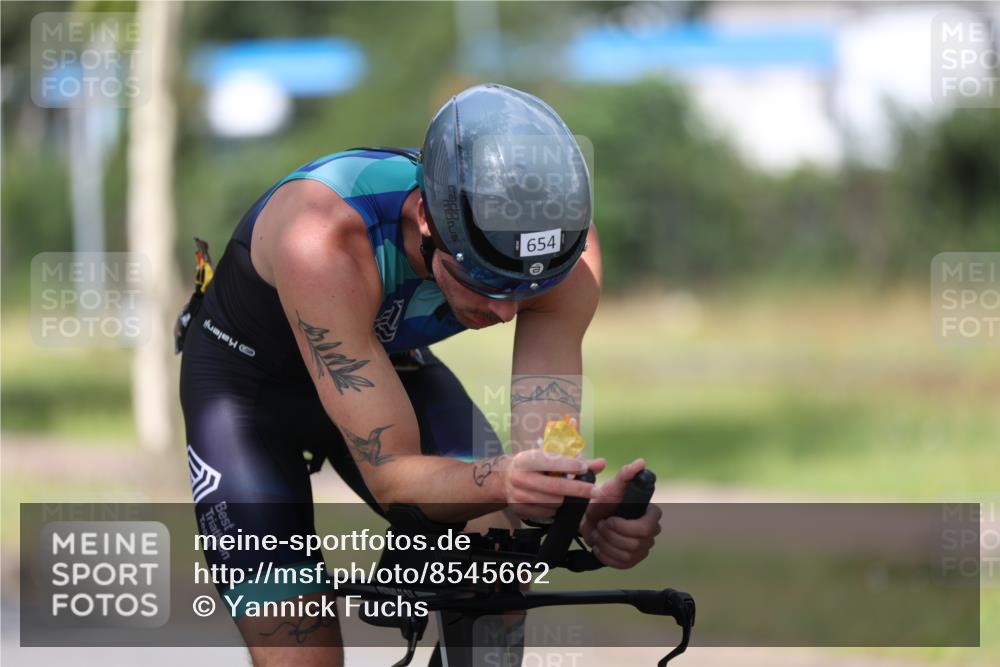 10.08.2025 - GEWOBA Citytriathlon Bremen Yannick Fuchs http://msf.ph/oto/8545662 10.08.2025 12:00:11 Radfahren 568, 654 meine-sportfotos.de