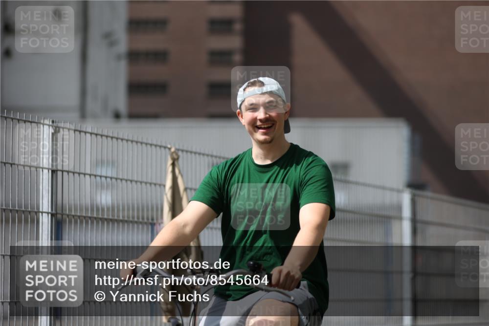 10.08.2025 - GEWOBA Citytriathlon Bremen Yannick Fuchs http://msf.ph/oto/8545664 10.08.2025 12:00:28 Radfahren  meine-sportfotos.de