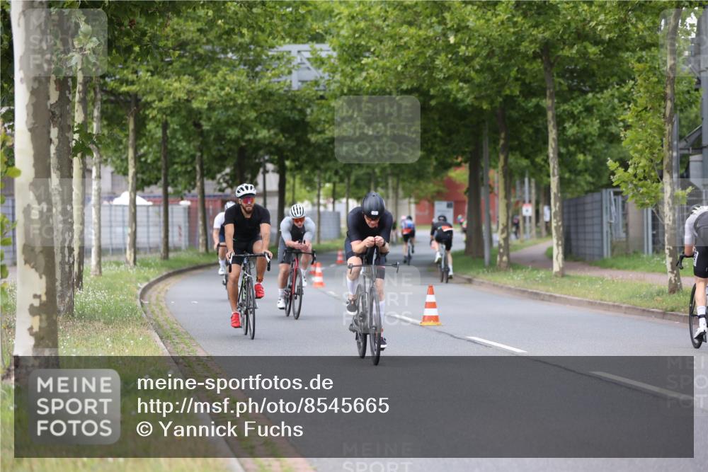 10.08.2025 - GEWOBA Citytriathlon Bremen Yannick Fuchs http://msf.ph/oto/8545665 10.08.2025 12:59:17 Radfahren 596, 606, 611, 709, 710, 846, 899, 975, 978 meine-sportfotos.de