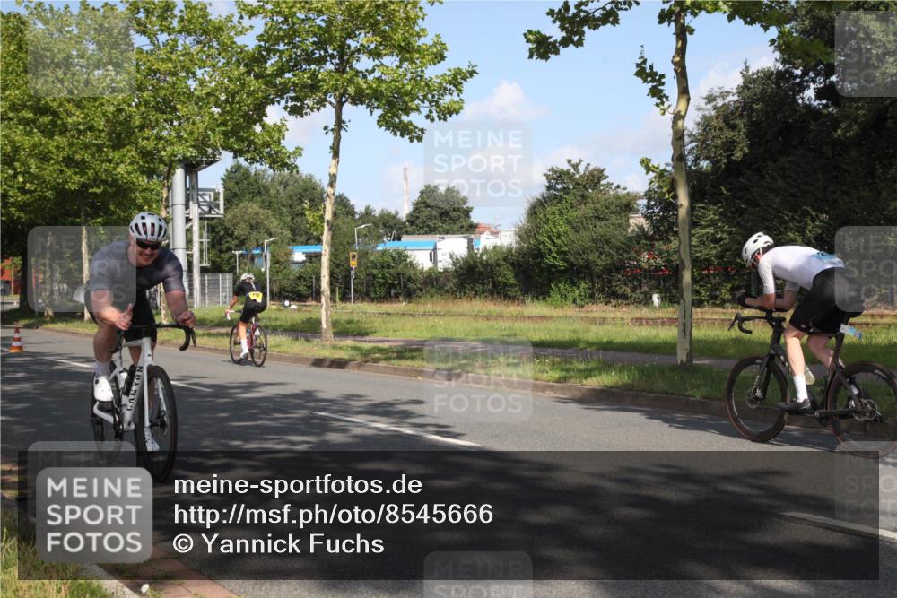 10.08.2025 - GEWOBA Citytriathlon Bremen Yannick Fuchs http://msf.ph/oto/8545666 10.08.2025 10:33:51 Radfahren 81, 97, 151, 161, 245, 350, 394, 400, 409, 419, 427, 428, 451, 491, 504, 512 meine-sportfotos.de