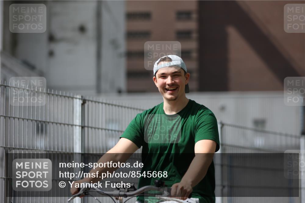 10.08.2025 - GEWOBA Citytriathlon Bremen Yannick Fuchs http://msf.ph/oto/8545668 10.08.2025 12:00:28 Radfahren  meine-sportfotos.de