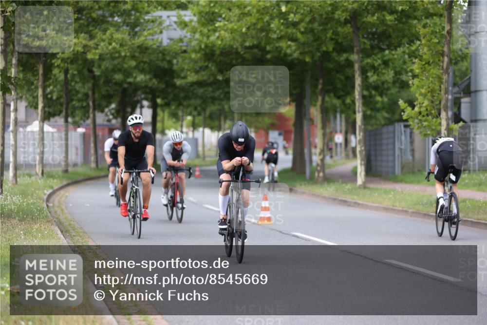 10.08.2025 - GEWOBA Citytriathlon Bremen Yannick Fuchs http://msf.ph/oto/8545669 10.08.2025 12:59:17 Radfahren 596, 606, 611, 709, 710, 846, 899, 975, 978 meine-sportfotos.de