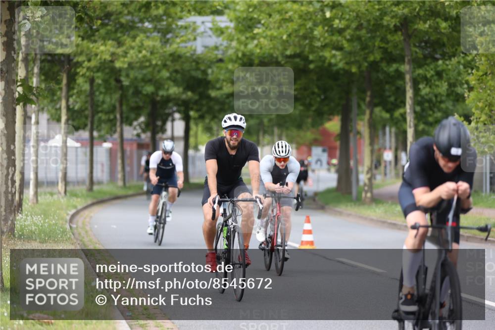 10.08.2025 - GEWOBA Citytriathlon Bremen Yannick Fuchs http://msf.ph/oto/8545672 10.08.2025 12:59:18 Radfahren 596, 606, 611, 709, 710, 846, 899, 975, 978 meine-sportfotos.de