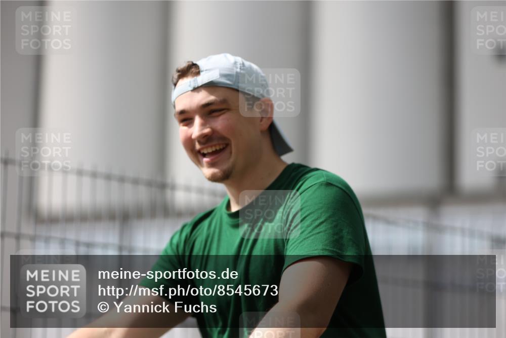 10.08.2025 - GEWOBA Citytriathlon Bremen Yannick Fuchs http://msf.ph/oto/8545673 10.08.2025 12:00:29 Radfahren  meine-sportfotos.de
