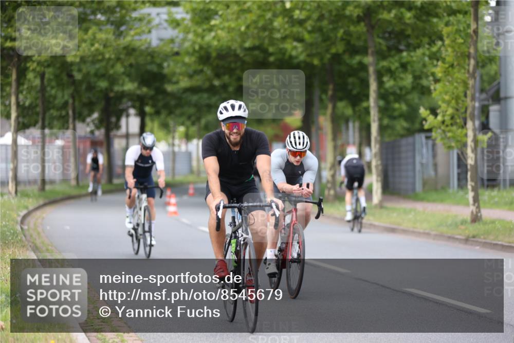 10.08.2025 - GEWOBA Citytriathlon Bremen Yannick Fuchs http://msf.ph/oto/8545679 10.08.2025 12:59:18 Radfahren 596, 606, 611, 709, 710, 846, 899, 975, 978 meine-sportfotos.de