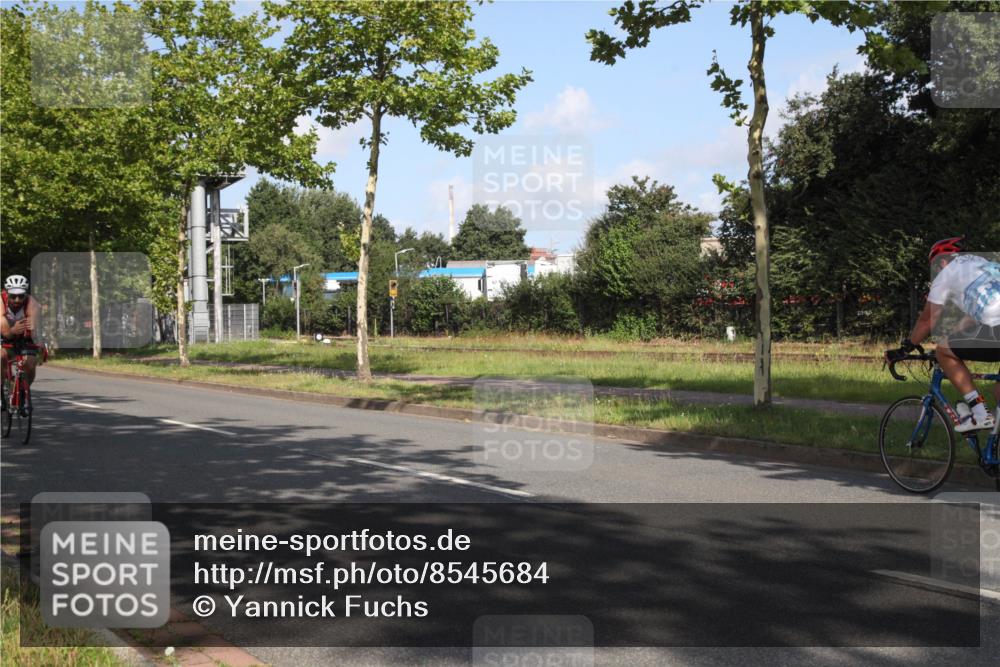 10.08.2025 - GEWOBA Citytriathlon Bremen Yannick Fuchs http://msf.ph/oto/8545684 10.08.2025 10:33:58 Radfahren 81, 97, 151, 161, 239, 245, 394, 400, 409, 419, 427, 451, 491, 512 meine-sportfotos.de