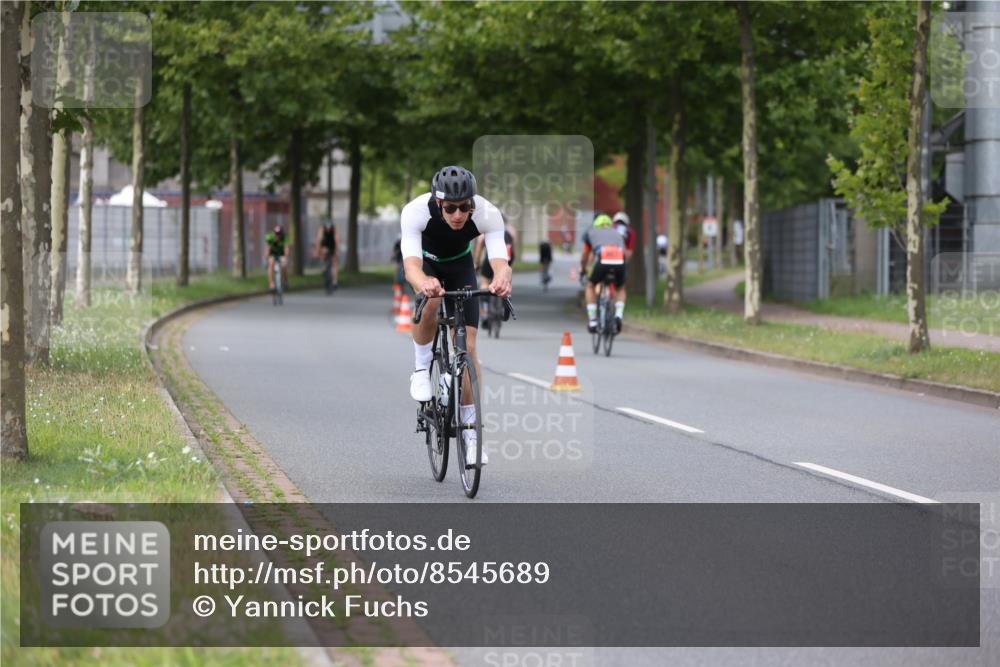10.08.2025 - GEWOBA Citytriathlon Bremen Yannick Fuchs http://msf.ph/oto/8545689 10.08.2025 12:59:23 Radfahren 596, 606, 611, 709, 710, 846, 899, 975, 978 meine-sportfotos.de