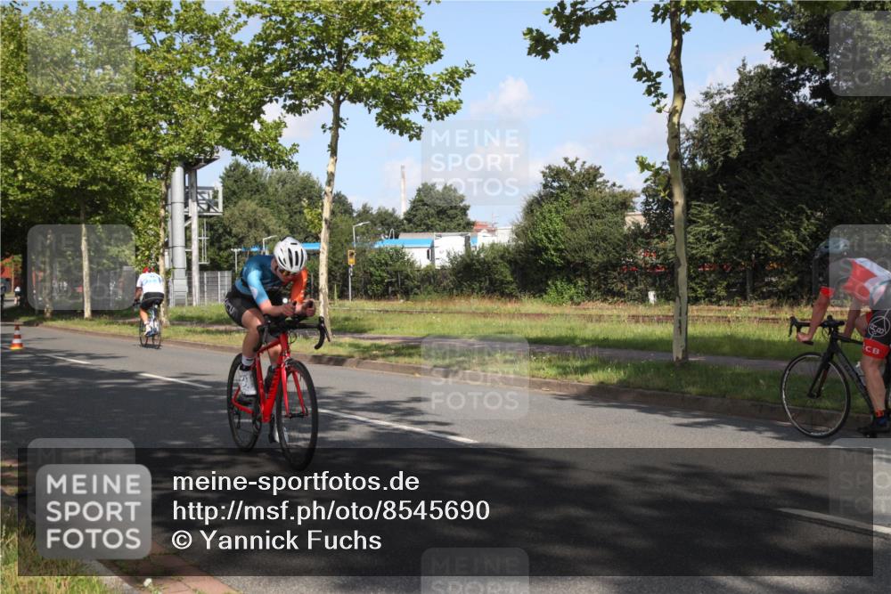 10.08.2025 - GEWOBA Citytriathlon Bremen Yannick Fuchs http://msf.ph/oto/8545690 10.08.2025 10:34:00 Radfahren 81, 97, 151, 161, 239, 245, 394, 400, 409, 419, 427, 451, 491, 512 meine-sportfotos.de