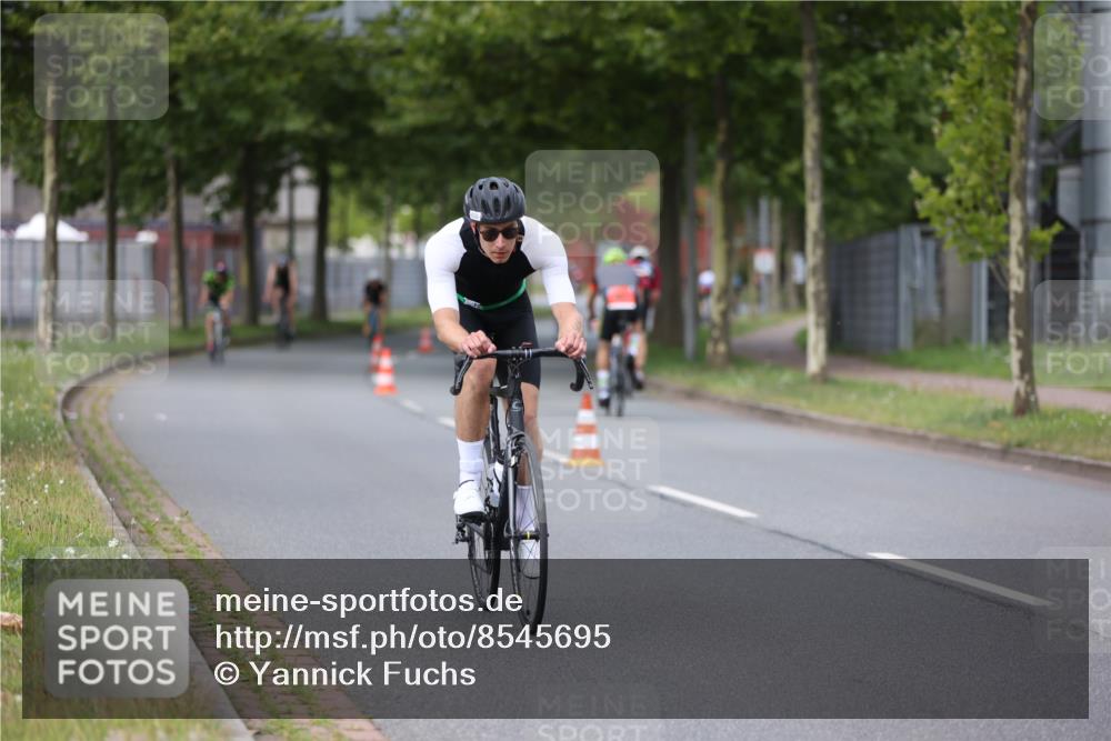 10.08.2025 - GEWOBA Citytriathlon Bremen Yannick Fuchs http://msf.ph/oto/8545695 10.08.2025 12:59:23 Radfahren 596, 606, 611, 709, 710, 846, 899, 975, 978 meine-sportfotos.de