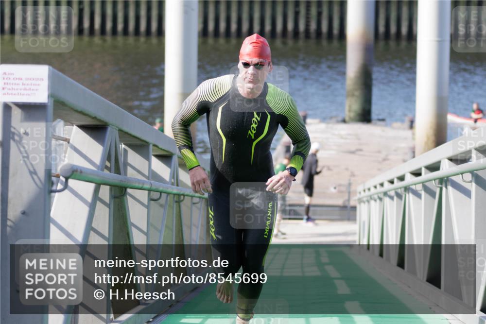 10.08.2025 - GEWOBA Citytriathlon Bremen H.Heesch http://msf.ph/oto/8545699 10.08.2025 10:14:54 Schwimmen 375, 398, 507 meine-sportfotos.de