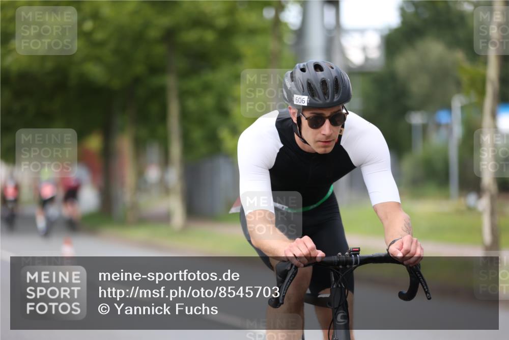 10.08.2025 - GEWOBA Citytriathlon Bremen Yannick Fuchs http://msf.ph/oto/8545703 10.08.2025 12:59:24 Radfahren 596, 606, 611, 709, 710, 846, 899, 975, 978 meine-sportfotos.de