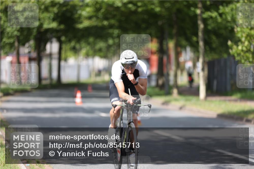10.08.2025 - GEWOBA Citytriathlon Bremen Yannick Fuchs http://msf.ph/oto/8545713 10.08.2025 12:01:07 Radfahren 579 meine-sportfotos.de