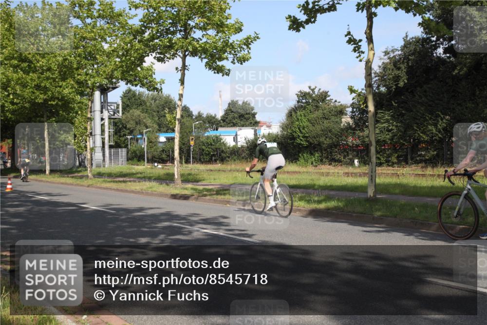 10.08.2025 - GEWOBA Citytriathlon Bremen Yannick Fuchs http://msf.ph/oto/8545718 10.08.2025 10:34:34 Radfahren 213, 358, 442, 456, 500 meine-sportfotos.de