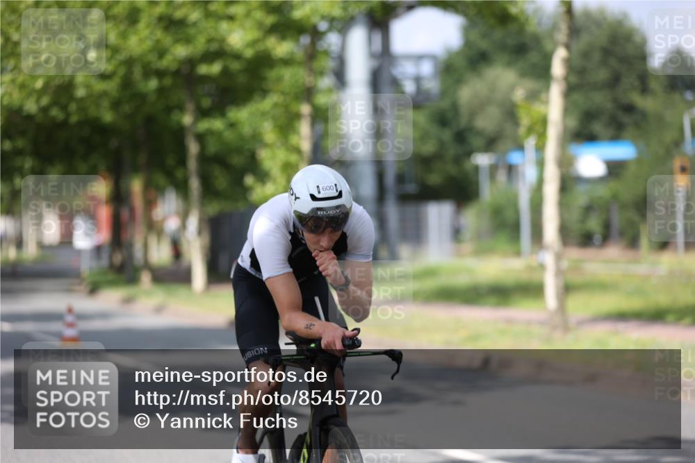 10.08.2025 - GEWOBA Citytriathlon Bremen Yannick Fuchs http://msf.ph/oto/8545720 10.08.2025 12:01:07 Radfahren 579 meine-sportfotos.de