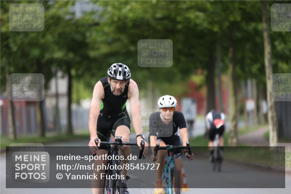 10.08.2025 - GEWOBA Citytriathlon Bremen Yannick Fuchs http://msf.ph/oto/8545727 10.08.2025 12:59:30 Radfahren 606, 611, 709, 710, 846, 899, 975, 978 meine-sportfotos.de