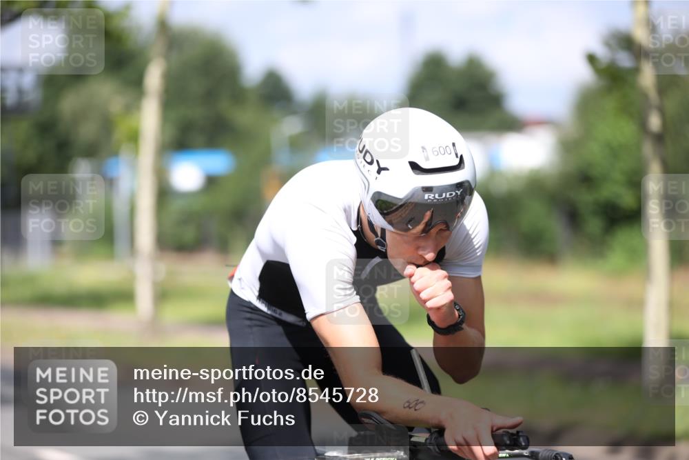10.08.2025 - GEWOBA Citytriathlon Bremen Yannick Fuchs http://msf.ph/oto/8545728 10.08.2025 12:01:07 Radfahren 579 meine-sportfotos.de