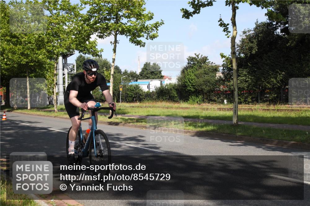 10.08.2025 - GEWOBA Citytriathlon Bremen Yannick Fuchs http://msf.ph/oto/8545729 10.08.2025 10:34:39 Radfahren 21, 129, 213, 358, 442, 500 meine-sportfotos.de
