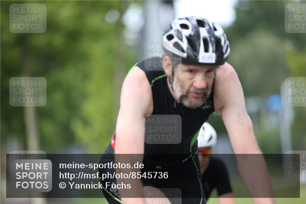 10.08.2025 - GEWOBA Citytriathlon Bremen Yannick Fuchs http://msf.ph/oto/8545736 10.08.2025 12:59:31 Radfahren 595, 606, 611, 710, 846, 899, 975, 978 meine-sportfotos.de