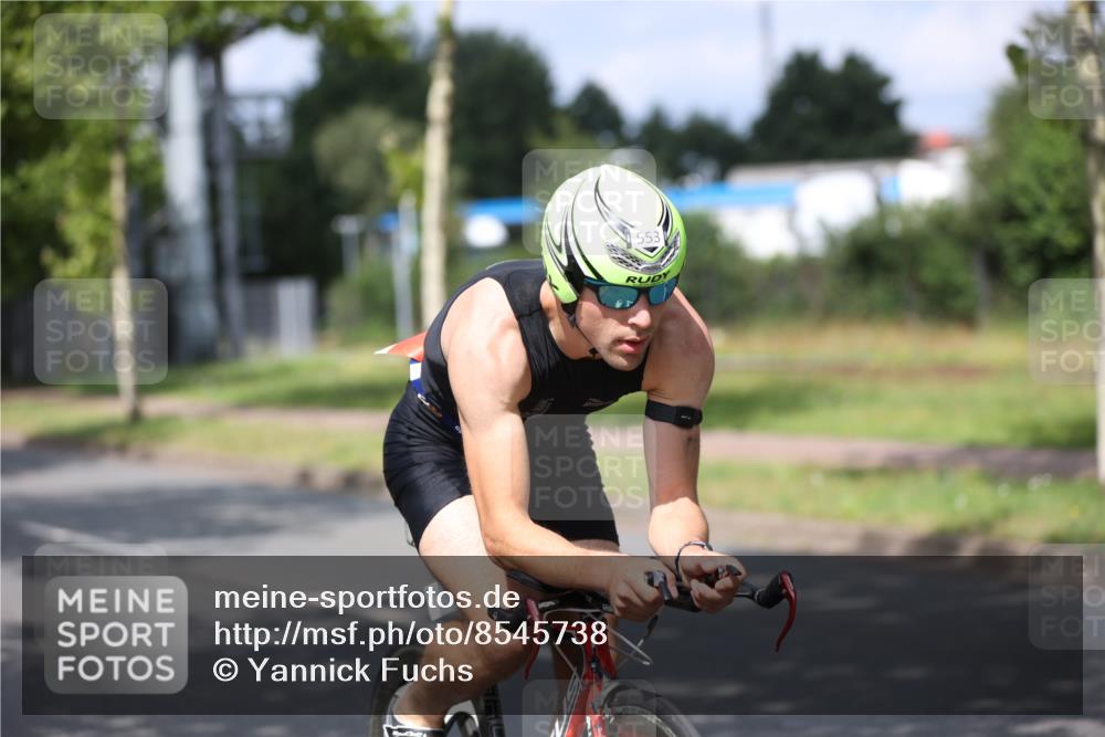 10.08.2025 - GEWOBA Citytriathlon Bremen Yannick Fuchs http://msf.ph/oto/8545738 10.08.2025 12:01:36 Radfahren 553, 560 meine-sportfotos.de