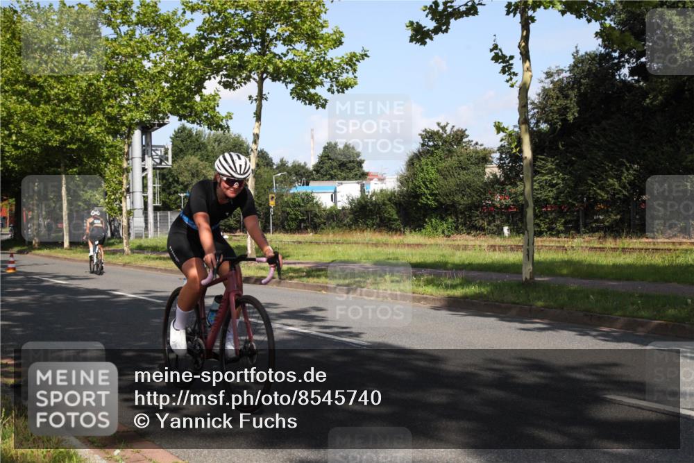10.08.2025 - GEWOBA Citytriathlon Bremen Yannick Fuchs http://msf.ph/oto/8545740 10.08.2025 10:34:44 Radfahren 21, 129, 147, 213, 358, 413, 442, 500 meine-sportfotos.de