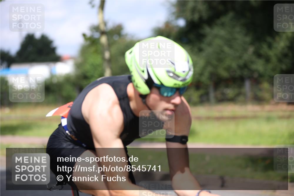 10.08.2025 - GEWOBA Citytriathlon Bremen Yannick Fuchs http://msf.ph/oto/8545741 10.08.2025 12:01:36 Radfahren 553, 560 meine-sportfotos.de