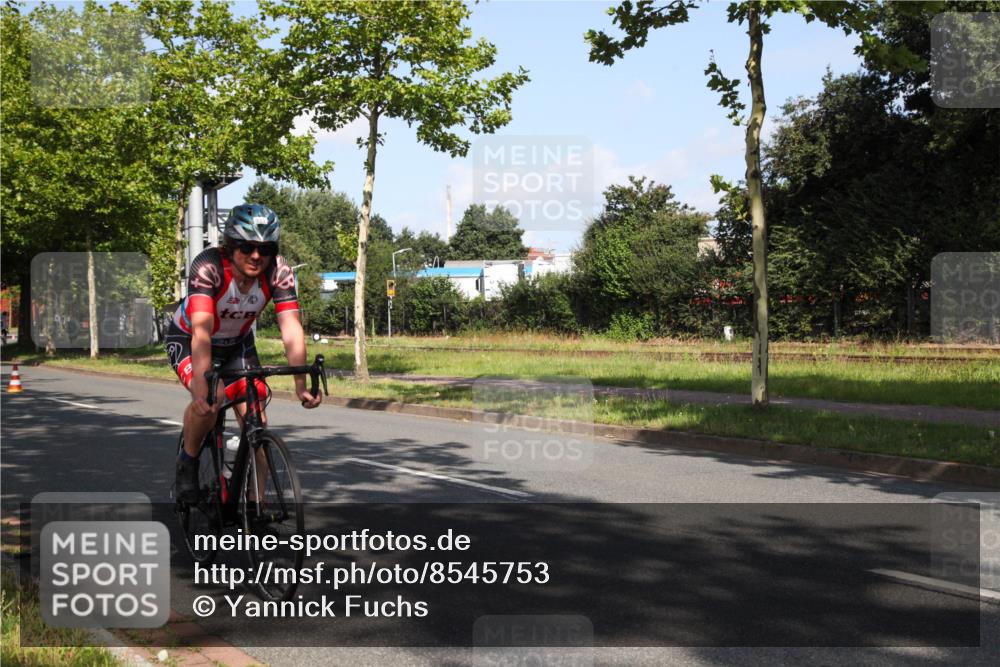 10.08.2025 - GEWOBA Citytriathlon Bremen Yannick Fuchs http://msf.ph/oto/8545753 10.08.2025 10:34:53 Radfahren 21, 129, 147, 181, 379, 393, 404, 413, 442, 461 meine-sportfotos.de