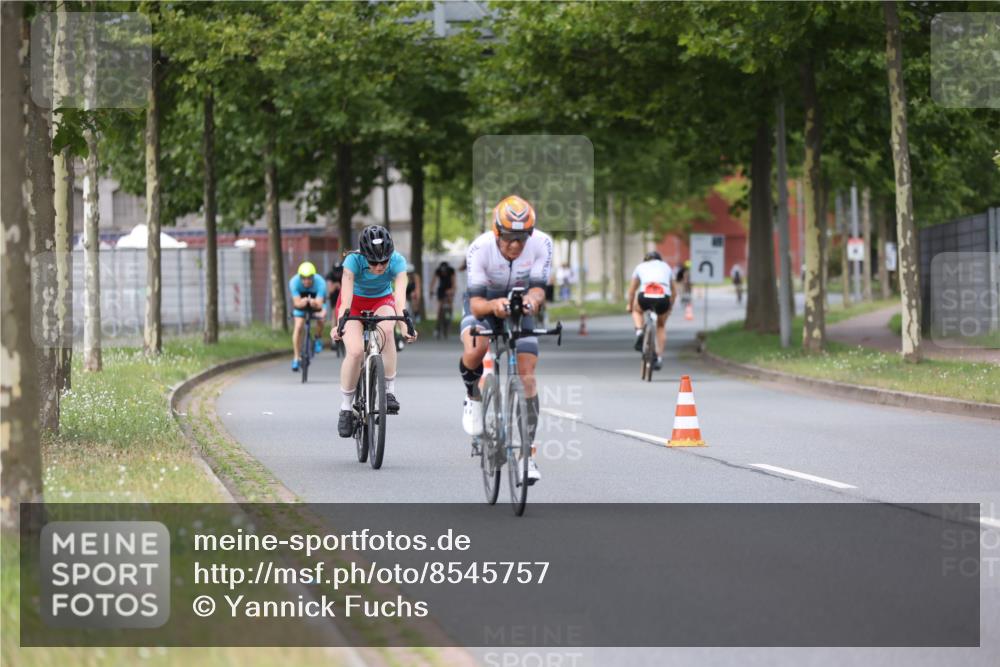 10.08.2025 - GEWOBA Citytriathlon Bremen Yannick Fuchs http://msf.ph/oto/8545757 10.08.2025 12:59:45 Radfahren 595, 614, 623, 628, 644, 698, 850, 889, 907, 934, 949 meine-sportfotos.de