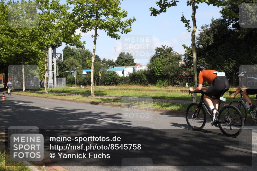 10.08.2025 - GEWOBA Citytriathlon Bremen Yannick Fuchs http://msf.ph/oto/8545758 10.08.2025 10:34:58 Radfahren 21, 129, 147, 181, 241, 379, 393, 404, 413, 445, 461 meine-sportfotos.de
