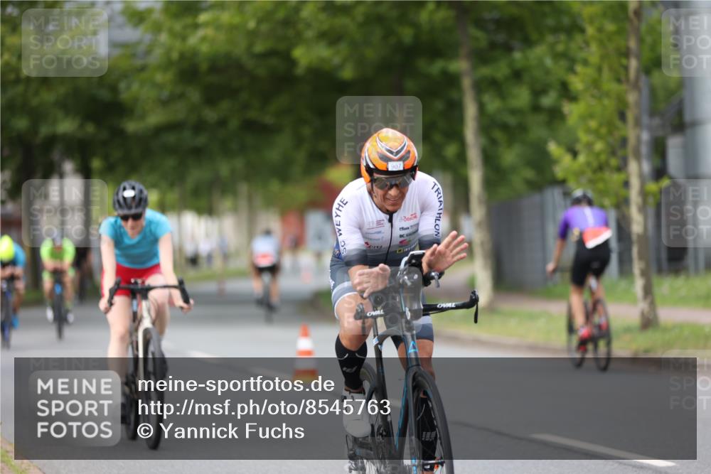 10.08.2025 - GEWOBA Citytriathlon Bremen Yannick Fuchs http://msf.ph/oto/8545763 10.08.2025 12:59:46 Radfahren 595, 614, 623, 628, 644, 698, 850, 889, 907, 934, 949 meine-sportfotos.de