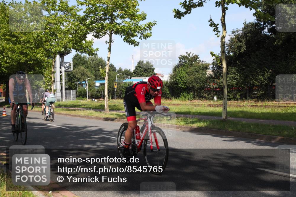 10.08.2025 - GEWOBA Citytriathlon Bremen Yannick Fuchs http://msf.ph/oto/8545765 10.08.2025 10:35:01 Radfahren 21, 129, 147, 181, 241, 379, 393, 404, 413, 445, 461 meine-sportfotos.de