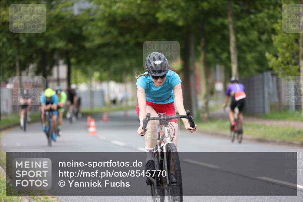 10.08.2025 - GEWOBA Citytriathlon Bremen Yannick Fuchs http://msf.ph/oto/8545770 10.08.2025 12:59:47 Radfahren 595, 614, 623, 628, 644, 698, 850, 889, 907, 934, 949, 1002 meine-sportfotos.de