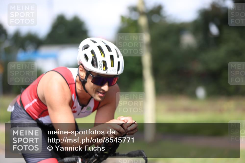 10.08.2025 - GEWOBA Citytriathlon Bremen Yannick Fuchs http://msf.ph/oto/8545771 10.08.2025 12:01:48 Radfahren 553, 560 meine-sportfotos.de
