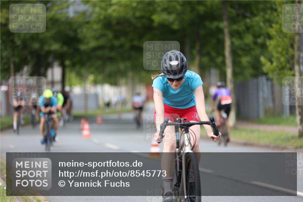 10.08.2025 - GEWOBA Citytriathlon Bremen Yannick Fuchs http://msf.ph/oto/8545773 10.08.2025 12:59:47 Radfahren 595, 614, 623, 628, 644, 698, 850, 889, 907, 934, 949, 1002 meine-sportfotos.de