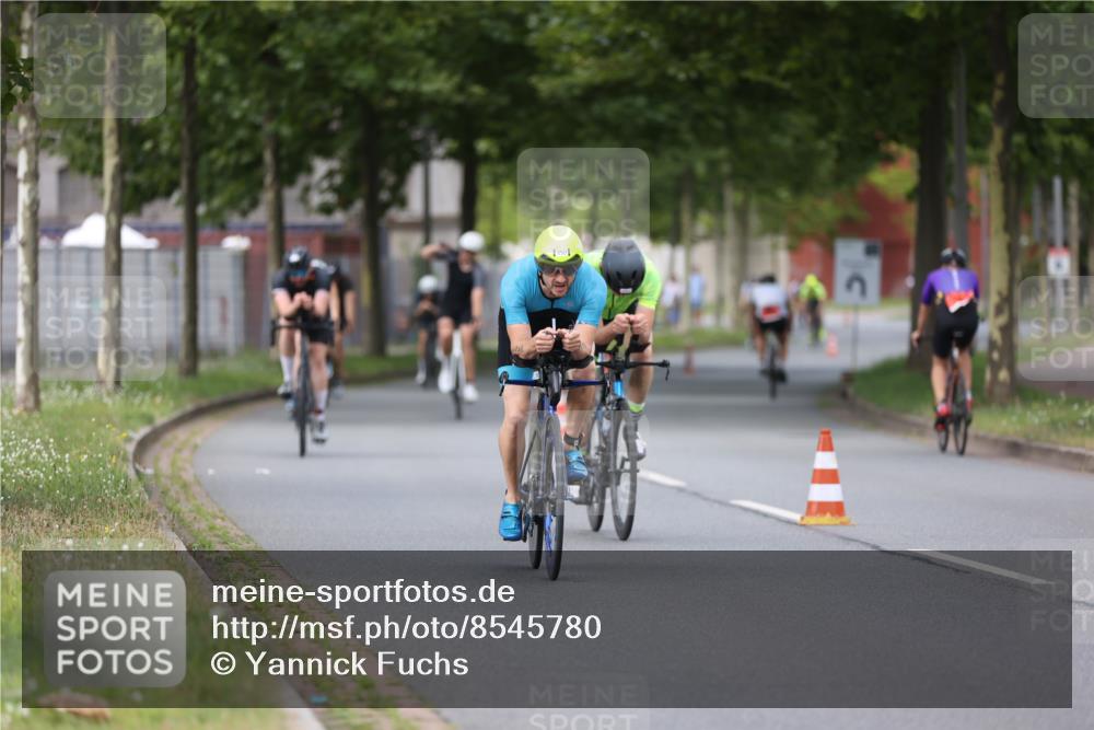 10.08.2025 - GEWOBA Citytriathlon Bremen Yannick Fuchs http://msf.ph/oto/8545780 10.08.2025 12:59:48 Radfahren 595, 614, 623, 628, 644, 698, 835, 850, 889, 907, 934, 949, 1002 meine-sportfotos.de