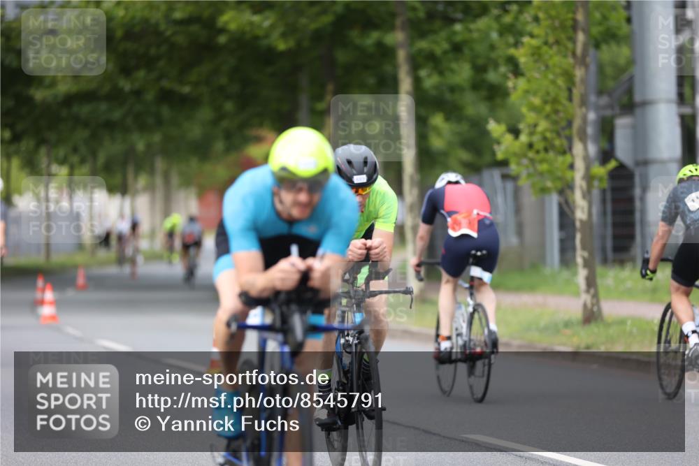 10.08.2025 - GEWOBA Citytriathlon Bremen Yannick Fuchs http://msf.ph/oto/8545791 10.08.2025 12:59:49 Radfahren 595, 614, 623, 628, 644, 698, 835, 850, 889, 907, 934, 949, 1002, 1030 meine-sportfotos.de