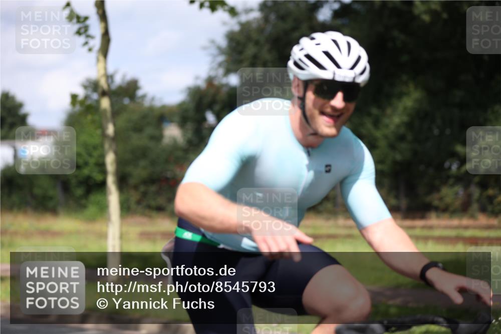 10.08.2025 - GEWOBA Citytriathlon Bremen Yannick Fuchs http://msf.ph/oto/8545793 10.08.2025 12:02:03 Radfahren 680 meine-sportfotos.de