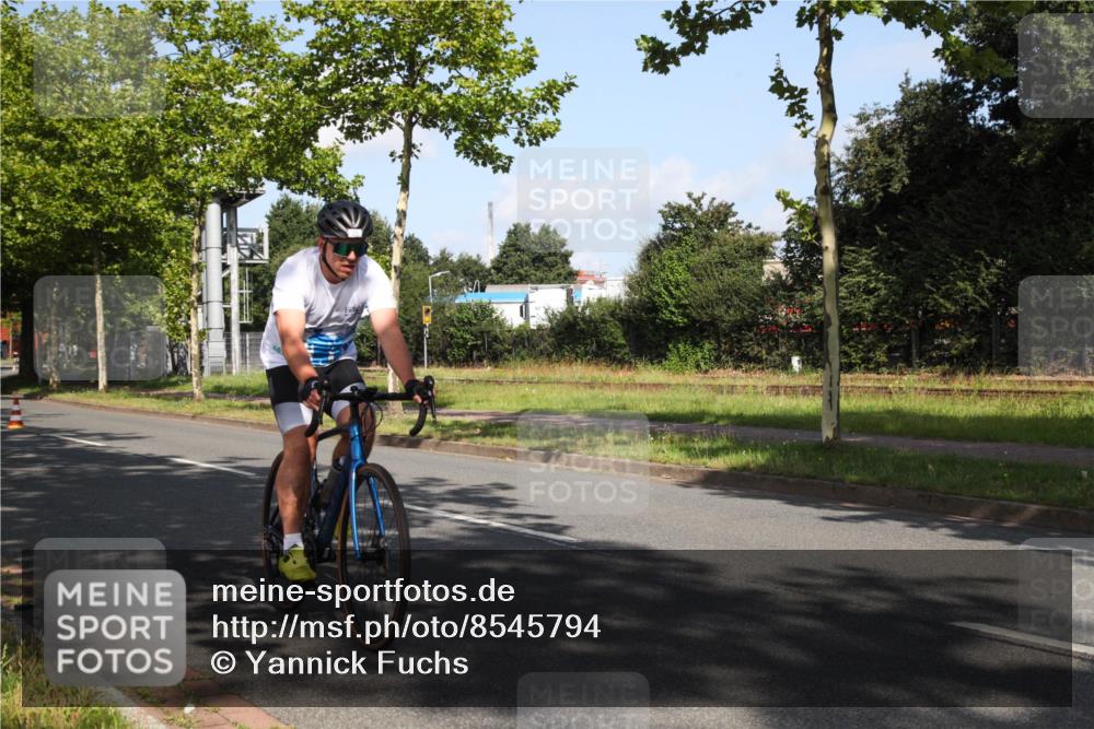 10.08.2025 - GEWOBA Citytriathlon Bremen Yannick Fuchs http://msf.ph/oto/8545794 10.08.2025 10:35:17 Radfahren 29, 43, 137, 241, 356, 359, 382, 393, 418, 444, 445, 492 meine-sportfotos.de