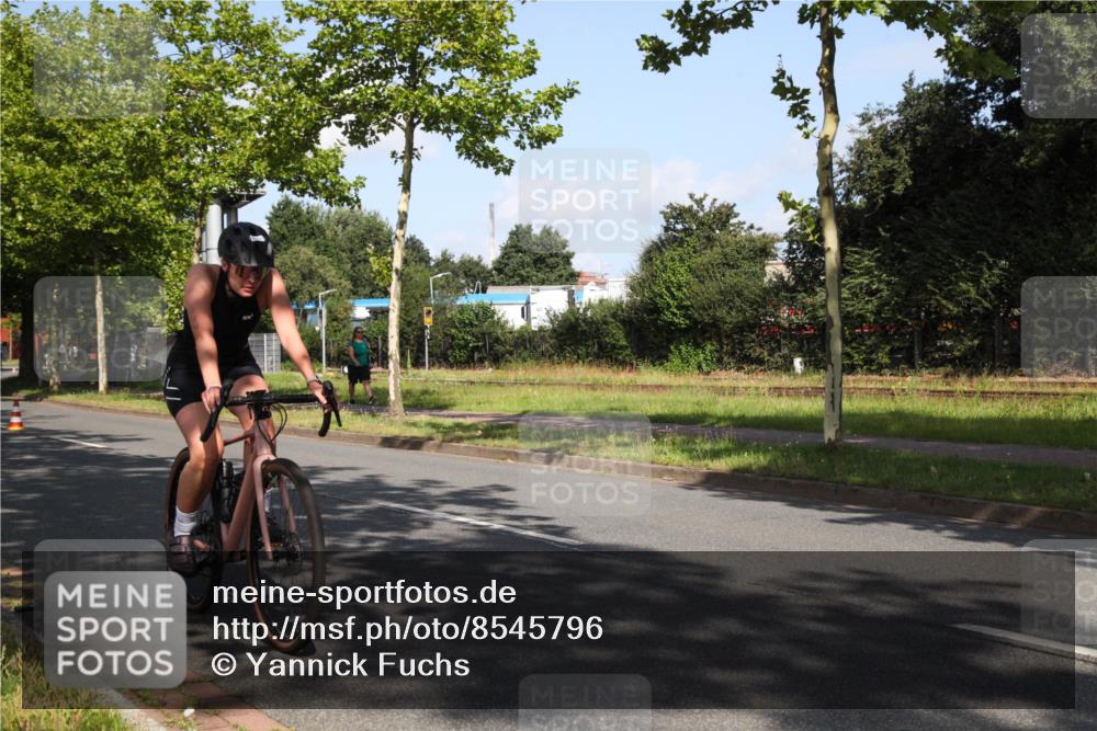 10.08.2025 - GEWOBA Citytriathlon Bremen Yannick Fuchs http://msf.ph/oto/8545796 10.08.2025 10:35:18 Radfahren 29, 43, 137, 241, 356, 359, 382, 393, 418, 444, 445, 492 meine-sportfotos.de