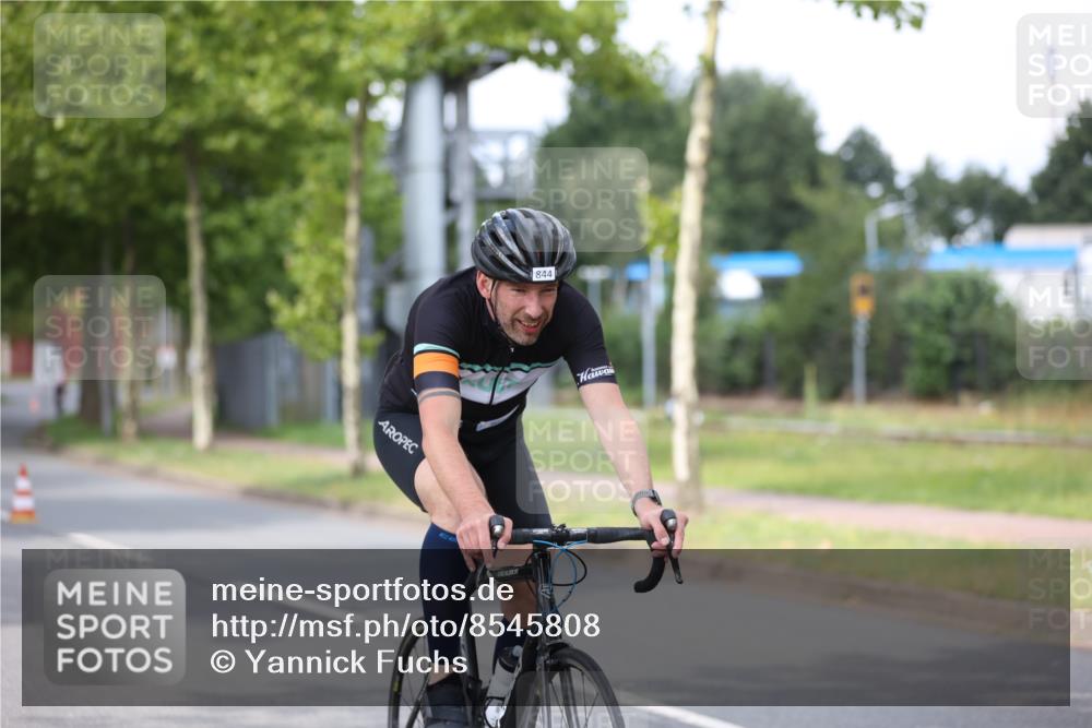 10.08.2025 - GEWOBA Citytriathlon Bremen Yannick Fuchs http://msf.ph/oto/8545808 10.08.2025 12:02:20 Radfahren 584, 844 meine-sportfotos.de