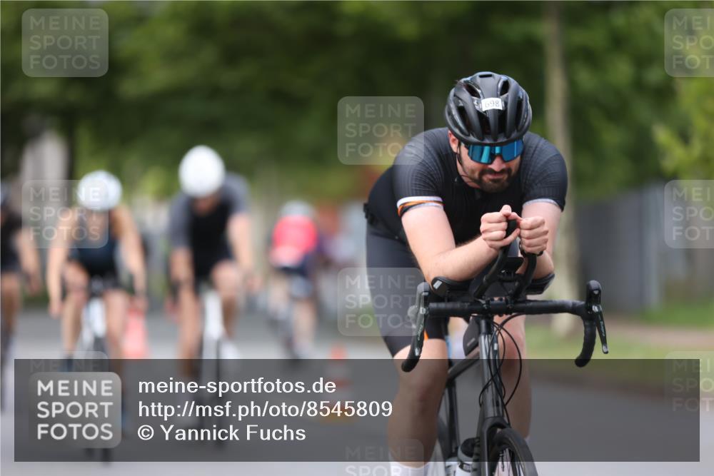 10.08.2025 - GEWOBA Citytriathlon Bremen Yannick Fuchs http://msf.ph/oto/8545809 10.08.2025 12:59:51 Radfahren 595, 614, 623, 628, 644, 698, 835, 850, 889, 907, 934, 949, 1002, 1030 meine-sportfotos.de