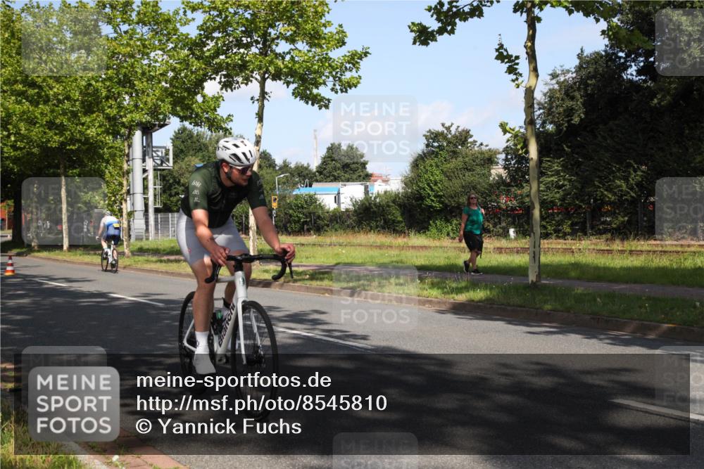 10.08.2025 - GEWOBA Citytriathlon Bremen Yannick Fuchs http://msf.ph/oto/8545810 10.08.2025 10:35:26 Radfahren 29, 43, 83, 137, 356, 359, 382, 418, 444, 466, 480, 492 meine-sportfotos.de