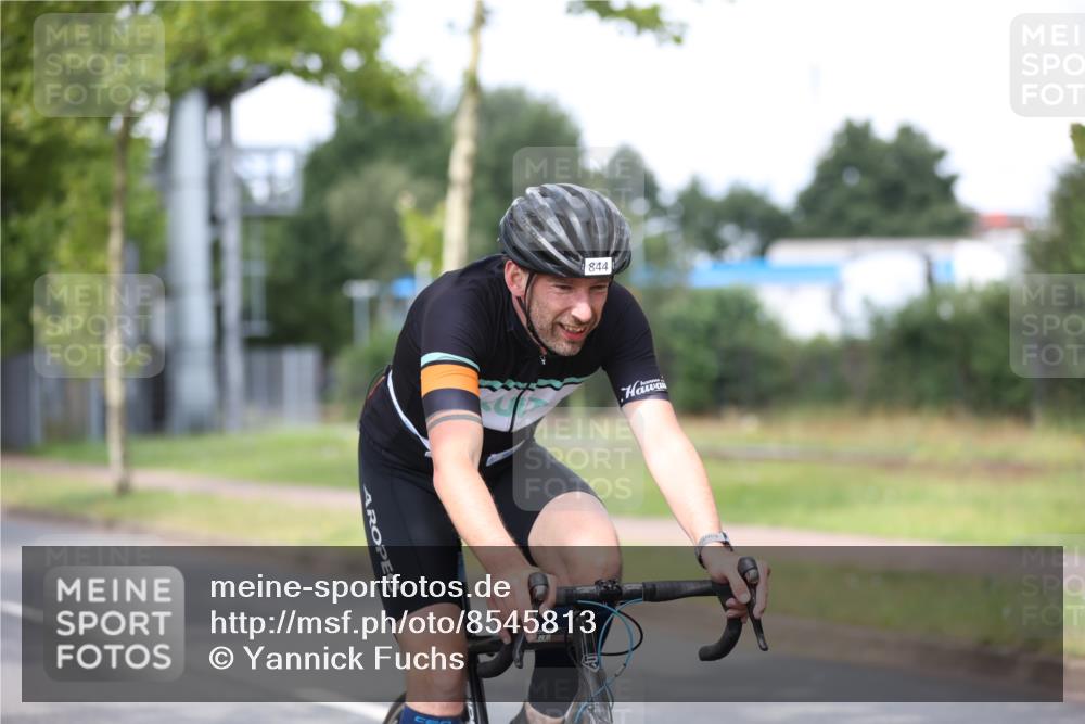 10.08.2025 - GEWOBA Citytriathlon Bremen Yannick Fuchs http://msf.ph/oto/8545813 10.08.2025 12:02:20 Radfahren 584, 844 meine-sportfotos.de