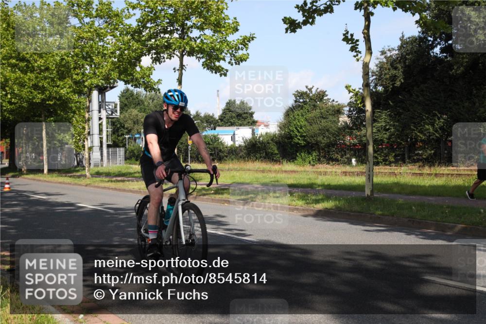 10.08.2025 - GEWOBA Citytriathlon Bremen Yannick Fuchs http://msf.ph/oto/8545814 10.08.2025 10:35:29 Radfahren 29, 43, 83, 137, 356, 359, 382, 418, 466, 480, 492 meine-sportfotos.de