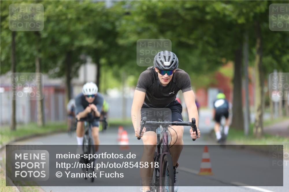 10.08.2025 - GEWOBA Citytriathlon Bremen Yannick Fuchs http://msf.ph/oto/8545818 10.08.2025 12:59:53 Radfahren 595, 614, 623, 628, 644, 698, 835, 850, 871, 889, 907, 934, 949, 1002, 1022, 1030 meine-sportfotos.de