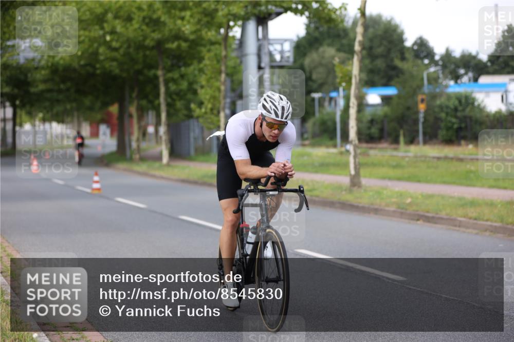 10.08.2025 - GEWOBA Citytriathlon Bremen Yannick Fuchs http://msf.ph/oto/8545830 10.08.2025 12:02:27 Radfahren 584, 844 meine-sportfotos.de