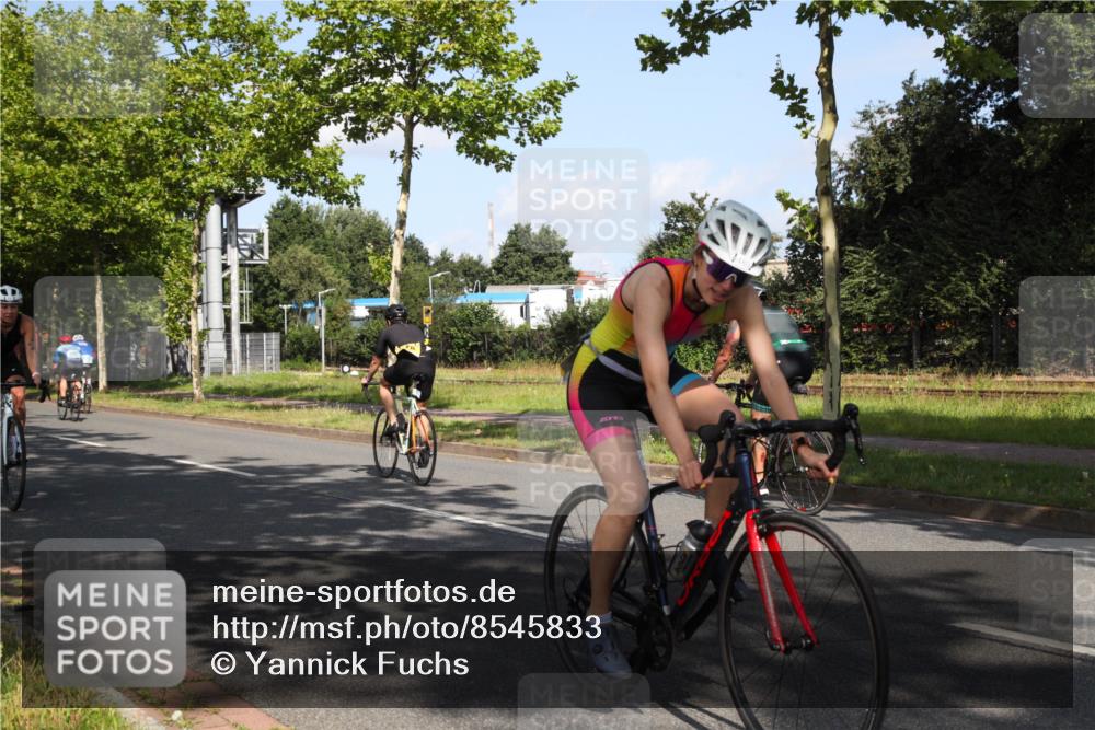 10.08.2025 - GEWOBA Citytriathlon Bremen Yannick Fuchs http://msf.ph/oto/8545833 10.08.2025 10:35:36 Radfahren 83, 137, 356, 392, 418, 454, 466, 480 meine-sportfotos.de