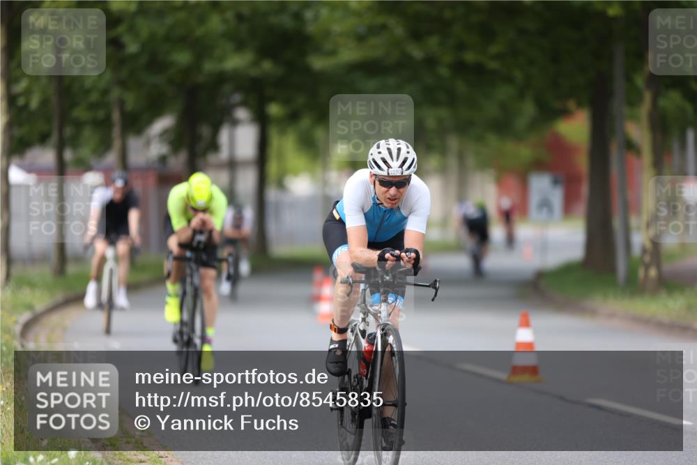 10.08.2025 - GEWOBA Citytriathlon Bremen Yannick Fuchs http://msf.ph/oto/8545835 10.08.2025 12:59:57 Radfahren 614, 623, 628, 644, 698, 835, 848, 850, 871, 889, 907, 934, 949, 1002, 1022, 1030 meine-sportfotos.de