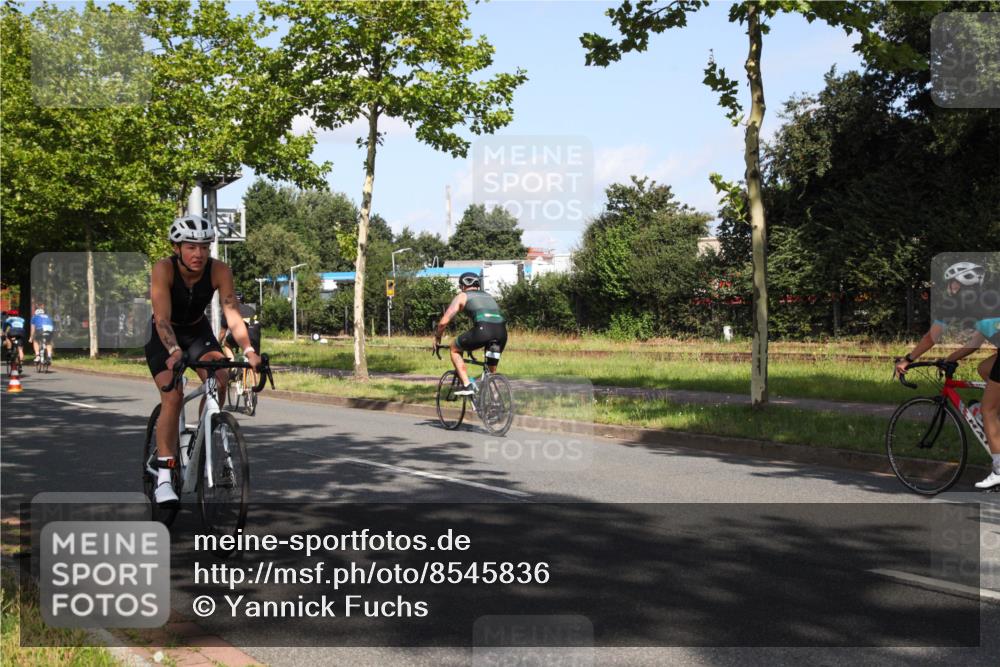 10.08.2025 - GEWOBA Citytriathlon Bremen Yannick Fuchs http://msf.ph/oto/8545836 10.08.2025 10:35:36 Radfahren 83, 137, 356, 392, 418, 454, 466, 480 meine-sportfotos.de