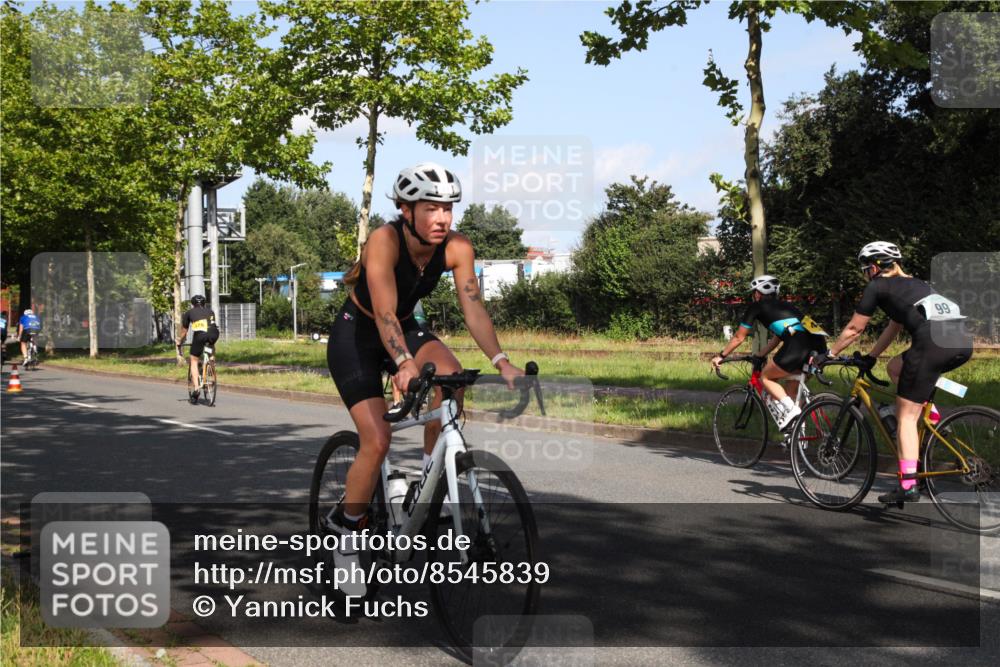 10.08.2025 - GEWOBA Citytriathlon Bremen Yannick Fuchs http://msf.ph/oto/8545839 10.08.2025 10:35:37 Radfahren 83, 109, 137, 356, 392, 418, 454, 466, 480 meine-sportfotos.de