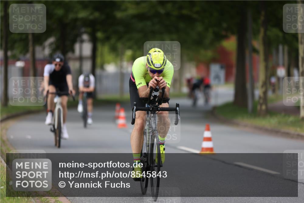 10.08.2025 - GEWOBA Citytriathlon Bremen Yannick Fuchs http://msf.ph/oto/8545843 10.08.2025 12:59:58 Radfahren 614, 623, 628, 652, 698, 835, 848, 850, 871, 889, 907, 934, 1002, 1012, 1022, 1030 meine-sportfotos.de